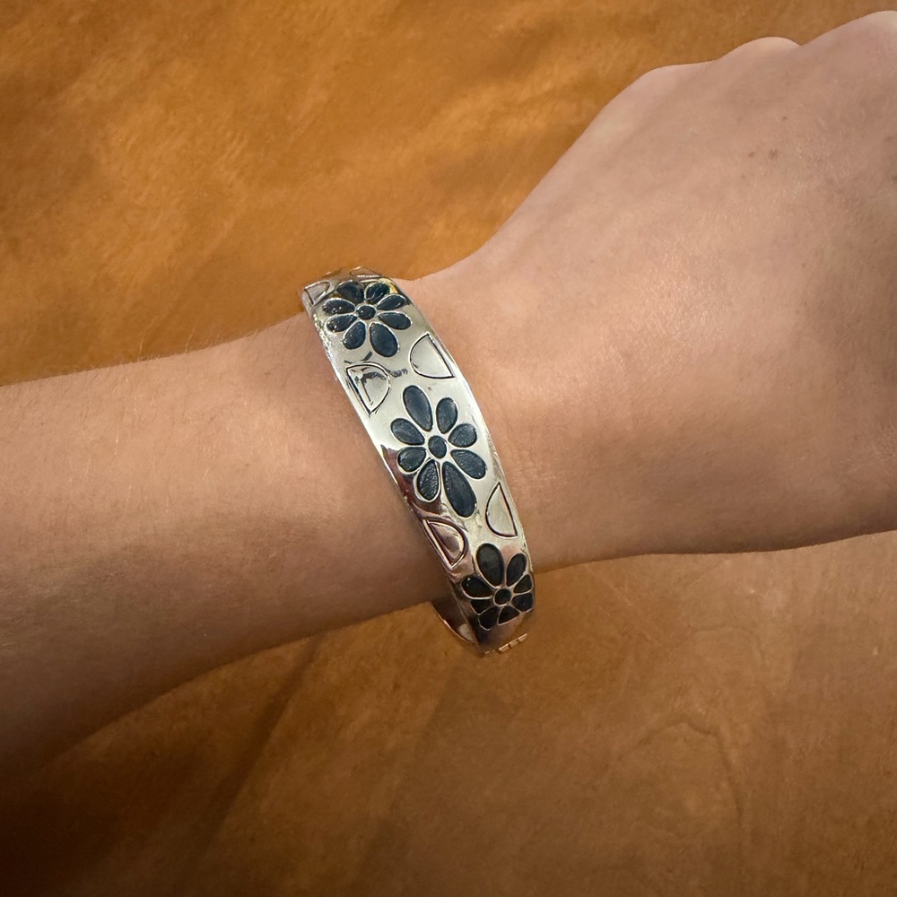 Elegant Silver Floral Snap Bangle Bracelet
